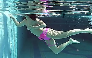 Jessica Lincoln sexy teen underwater