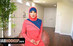 Hijab Hookup - Sexy Muslim Baby Offers Her Pussy All over Landlord Painless Payment For Rent