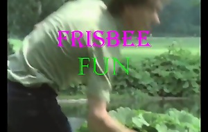 Bo-no-bo frisbee fun