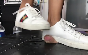 Gucci sneakers crush (no cum)