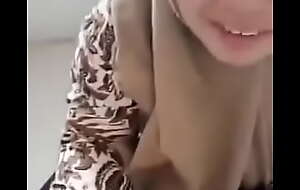 Bu Guru Jilbab Keasikan Nyepong. ( Full Video : XXX porn za.uy/HijabNyepong )