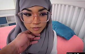 Cute muslim teen fucked unintelligible on every side her classmate