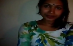 Horny Bangla Beauty Parlour Girl Leaked wid Audio