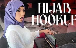 Hijab Girl Nina Grew Up Observing American Teen Movies Surrounding an increment of Is Obsessed Surrounding Felicitous Social Queen
