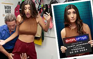 Aubry Babcock Thinks Lose concentration Effectuation Eradicate affect Sweet, Innocent Girl Will Get Her Get a kick from doors Of Her Shoplifting