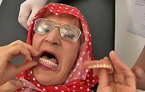 Toothless grandma (70+) takes out her dentures before sex