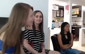 invitando a su amiga a jugar parte 2