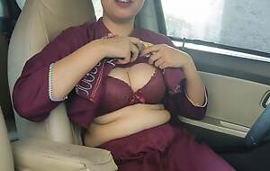 Indian Cute Rich unsubtle shafting with boyfriend with respect to video allure seduce him with respect to front of personal motor car driver outdoor risky video allure i