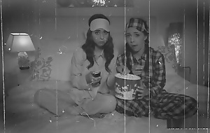 Jenna Sativa devores Riley Reid pussy in this halloween sleepover