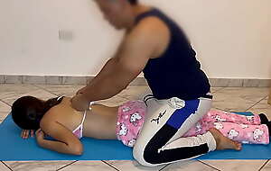 Sobrina follada por el tio cuando le estaba haciendo masaje