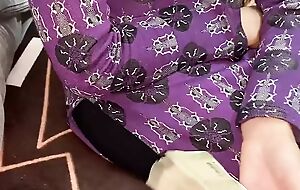 Friend&#039;s mother ko paisa ka lulaq de kar chut mari potent hindi sex video