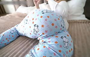 Stepdaughter seduces stepdad by watching porn around entry-way freely - step daughter begs for creampie