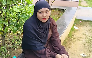 Poor Muslim Hijab Girl Paise Ke Liye Porn Video induce Se Chud gyi, Outdoor Garden Sex in Hindi