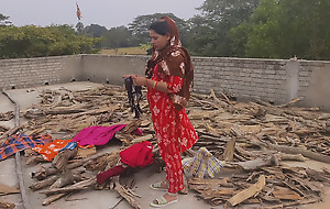 Jija ne apni sali ko chhat ka upper choda, Job sali dress sukhaa raha tha