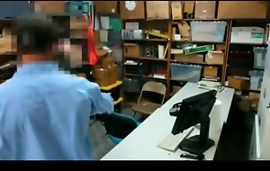 shoplifting 3 girl caught by guard nice koooool video