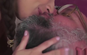 Teen Loves To Obtain A Facial Wean away from Grandpa
