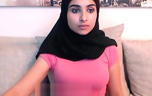 Sexy Arab Muslim masturbating mainly cam