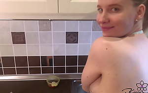 Wife Distracted Cooking Salad for Masturbate Pussy