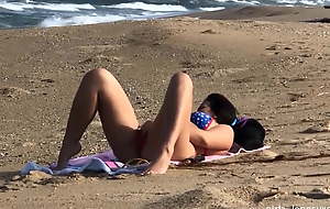 busted brunette masturbing there beach morena na siririca 14