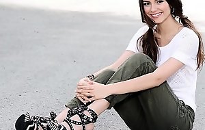 Victoria Justice in Naughty Fappening Wank Defy